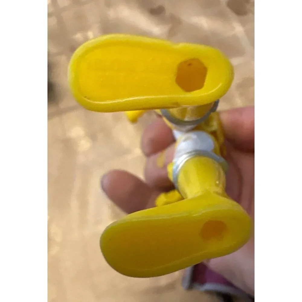 Power Rangers Yellow Ranger Action Figure 1993 Bandai - Picture 5 of 9